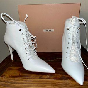 NEW in Box MIU MIU White Leather Lace up Winter White Ankle Booties Size 8